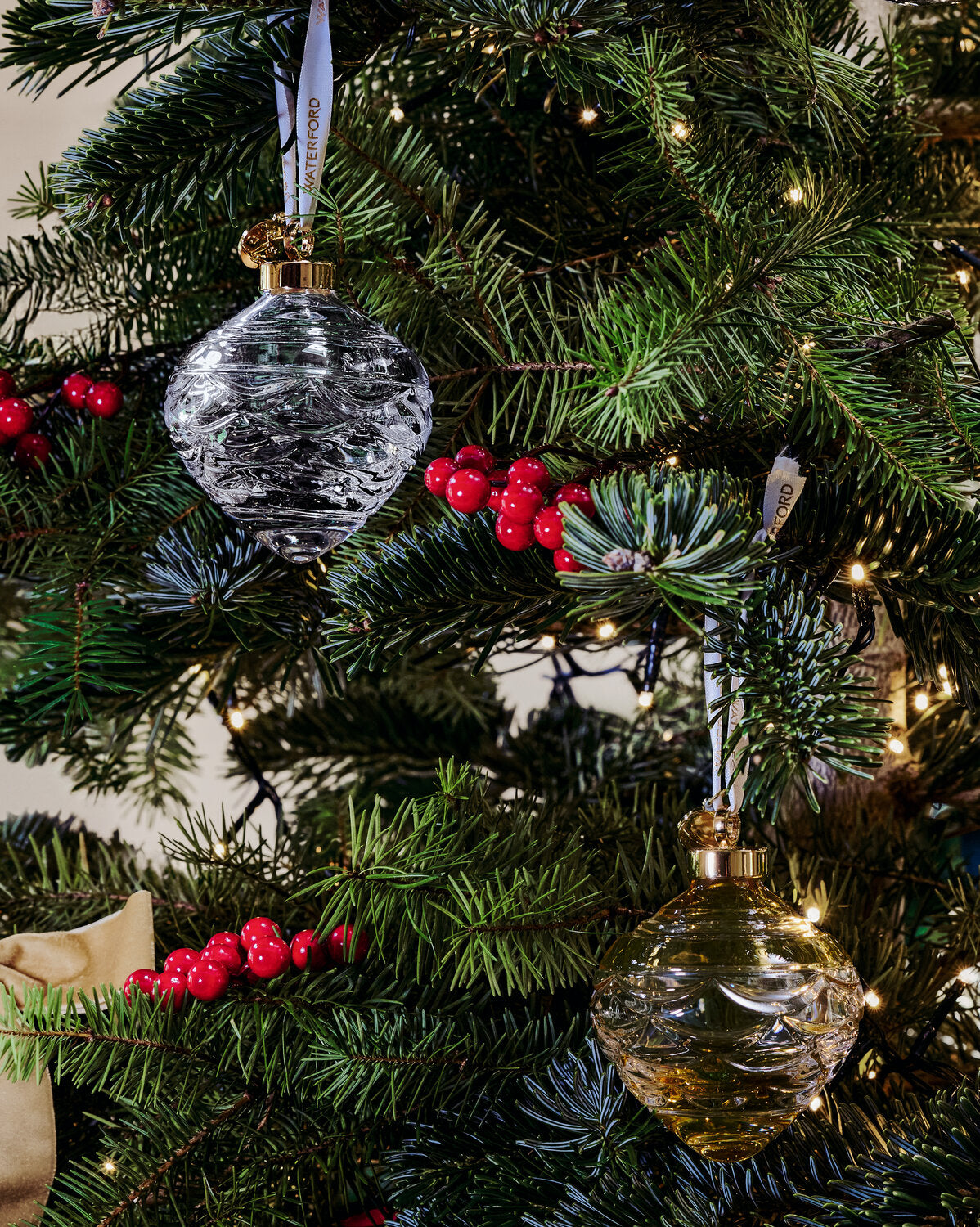 Christmas Winter Wonders Pinecome Bauble