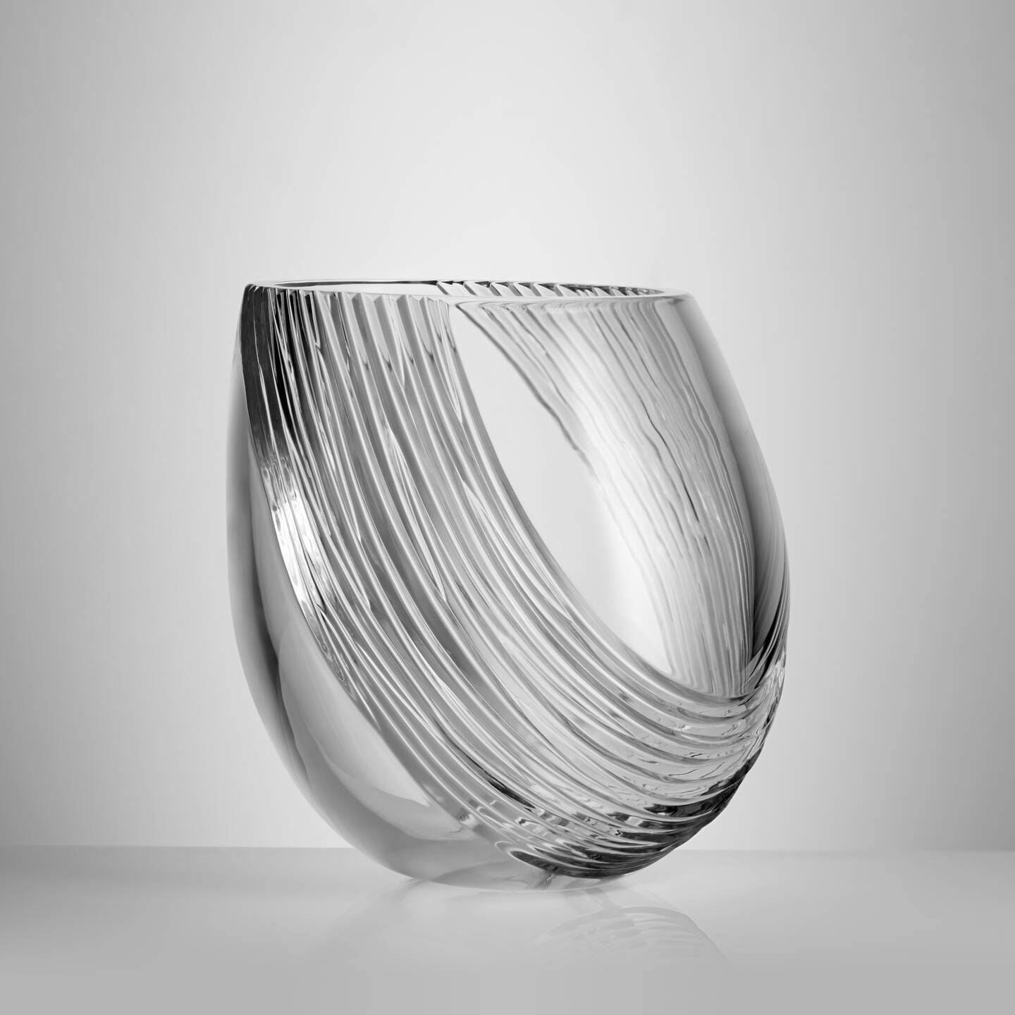 Waterford Waterford Mastercraft Mastercraft Wave Vase 7.5″ Image